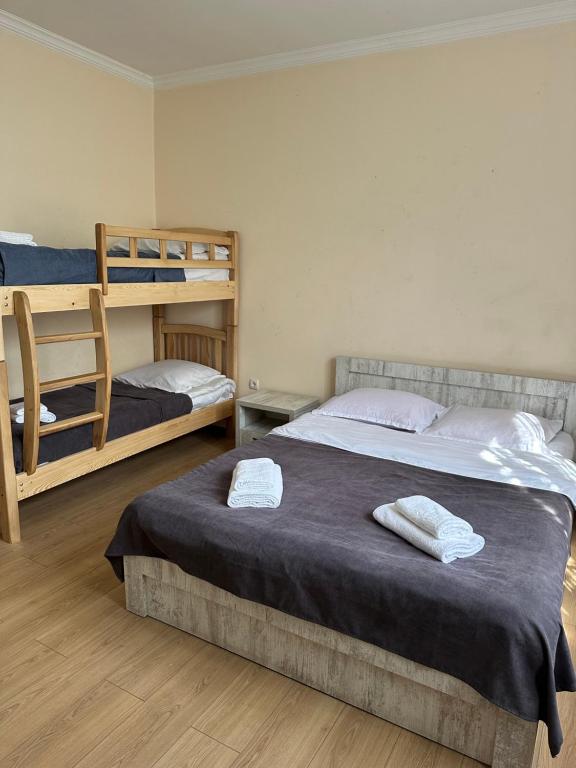 Llit o llits en una habitació de Guest House Mukha