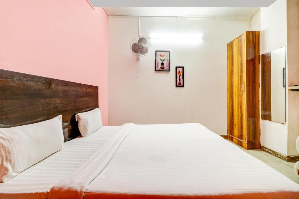 Postel nebo postele na pokoji v ubytování Hotel O The Shagun Residency