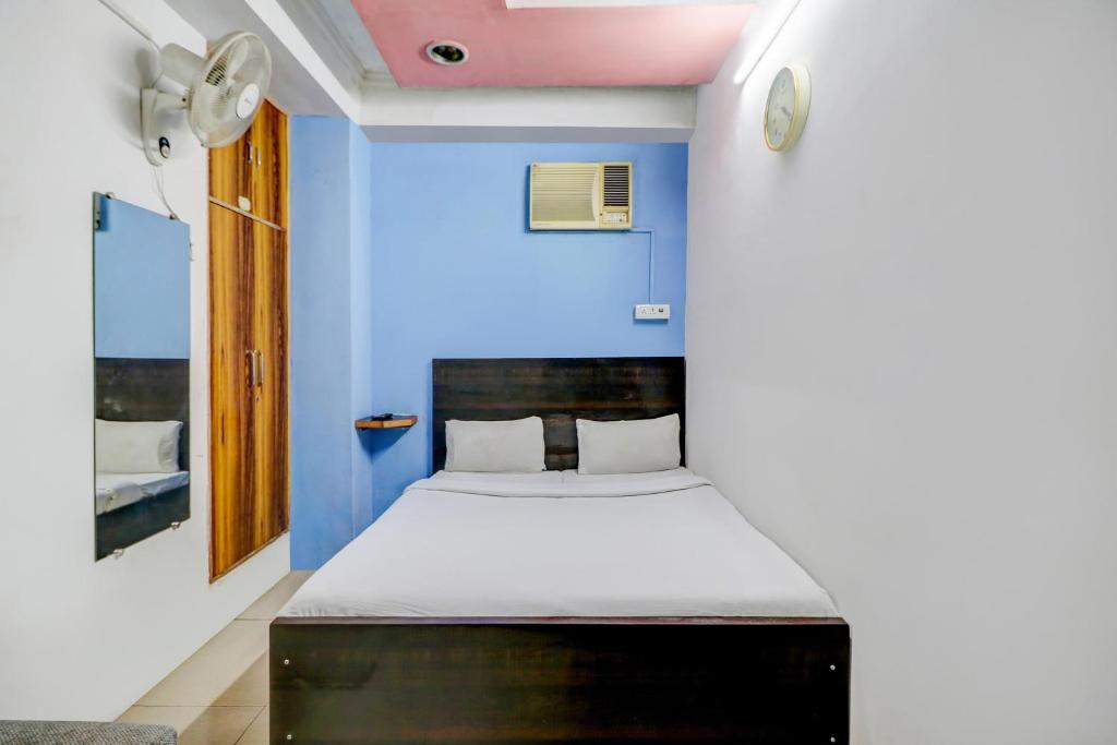 Postel nebo postele na pokoji v ubytování Hotel O The Shagun Residency
