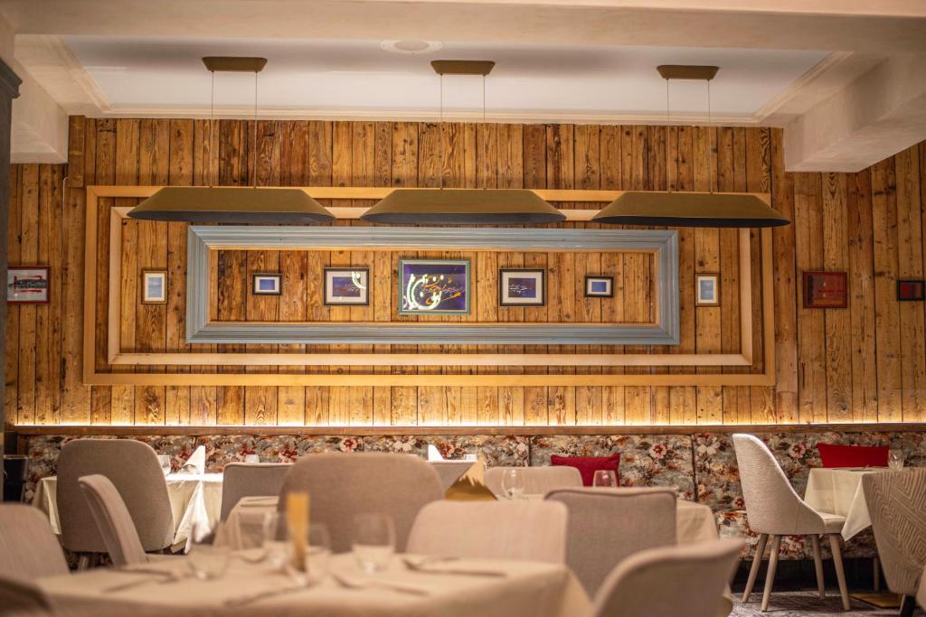 Restaurace v ubytování Paj Hotelul Retreat & Spa