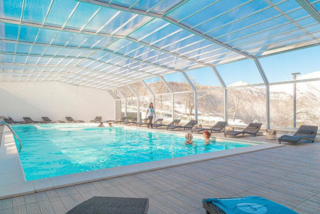 La pileta dentro o cerca de Ciccio Family Hotel Polsa di Brentonico