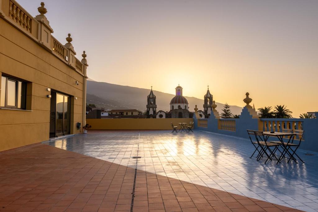 a view of a building with a sunset in the background at E7 - Estudio La Orotava in La Orotava