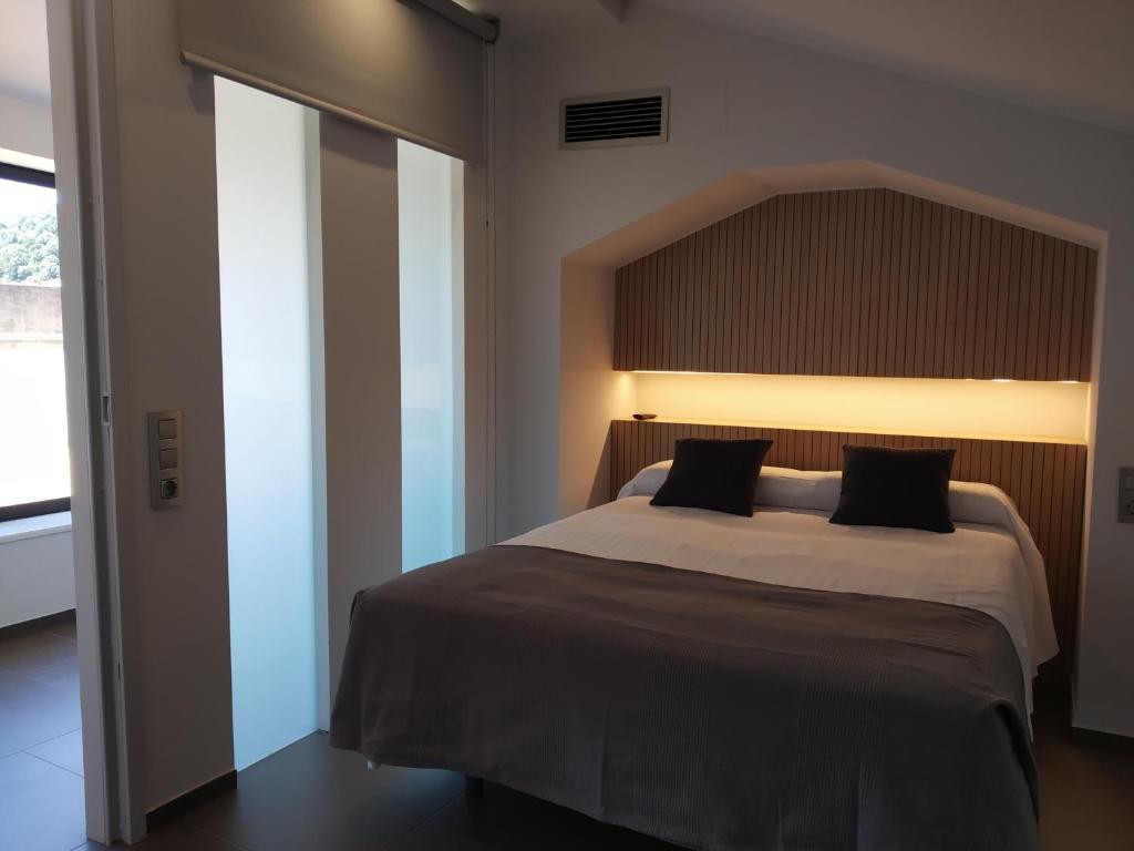 Postel nebo postele na pokoji v ubytování Hotel Olot Centre