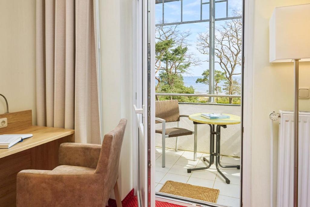 Strandhotel garni Kormoran - Doppelzimmer Mit Balkon