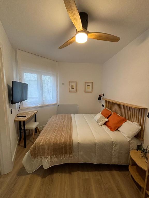 Postel nebo postele na pokoji v ubytování Victrix Homes