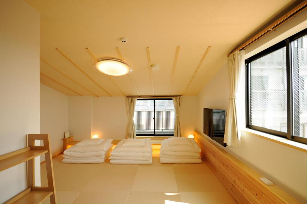 Postel nebo postele na pokoji v ubytování KAYO NIJO Hotel