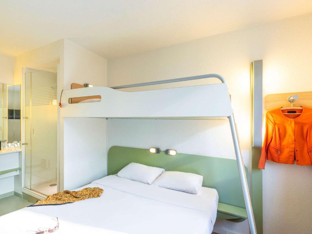 Postel nebo postele na pokoji v ubytování ibis budget Zurich City West