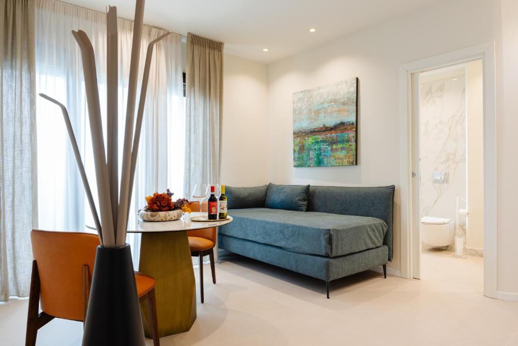 Hera Rooms and Suites - 16