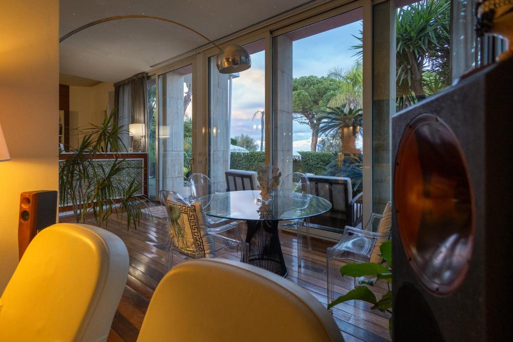 a dining room with a glass table and chairs at Villa Olimpia in Mondello