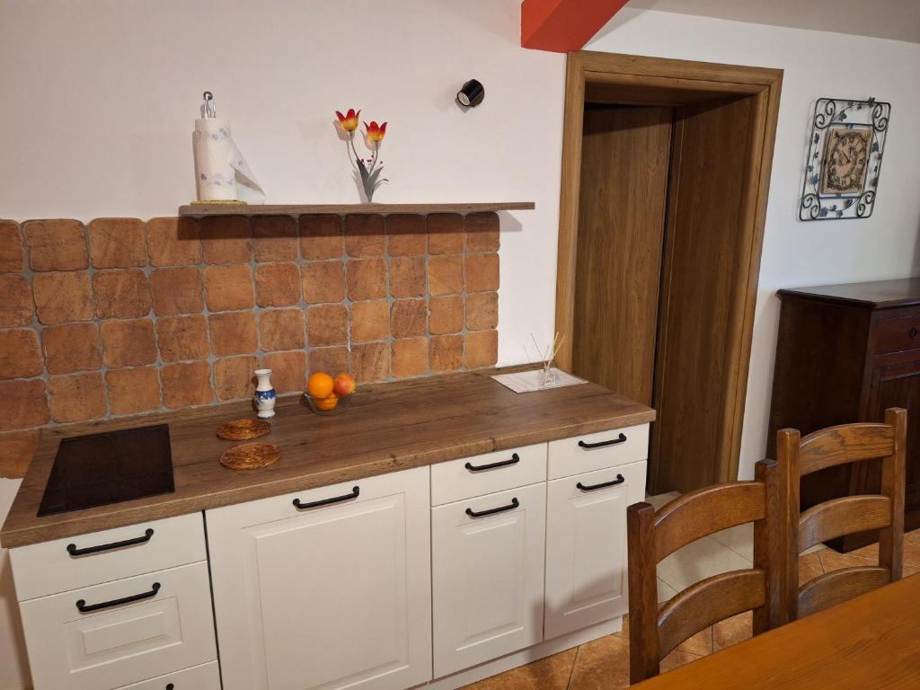 Kuchyňa alebo kuchynka v ubytovaní Apartment Red Romantic 2-1