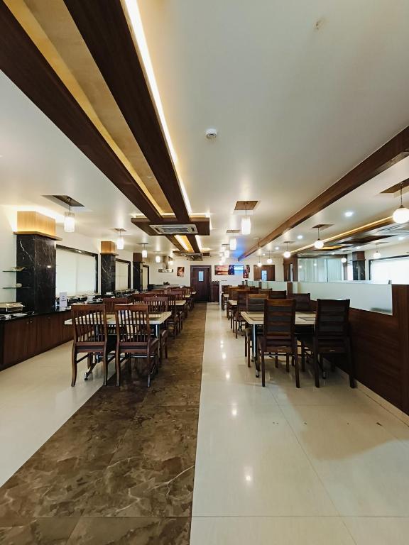 Restaurace v ubytování Holiday Residency Coimbatore