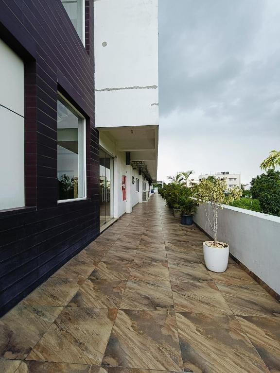 Balkón nebo terasa v ubytování Holiday Residency Coimbatore