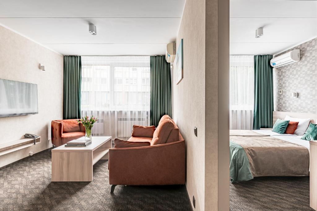 Postel nebo postele na pokoji v ubytování Hotel Zemaites