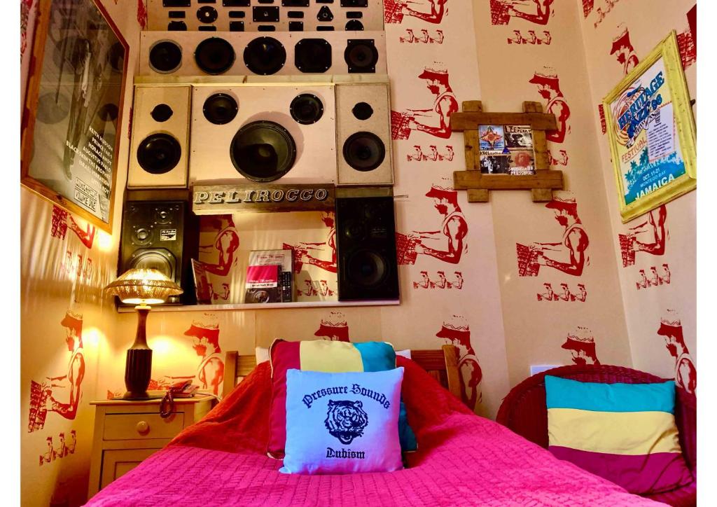 
Single Room - Pressure Sounds
