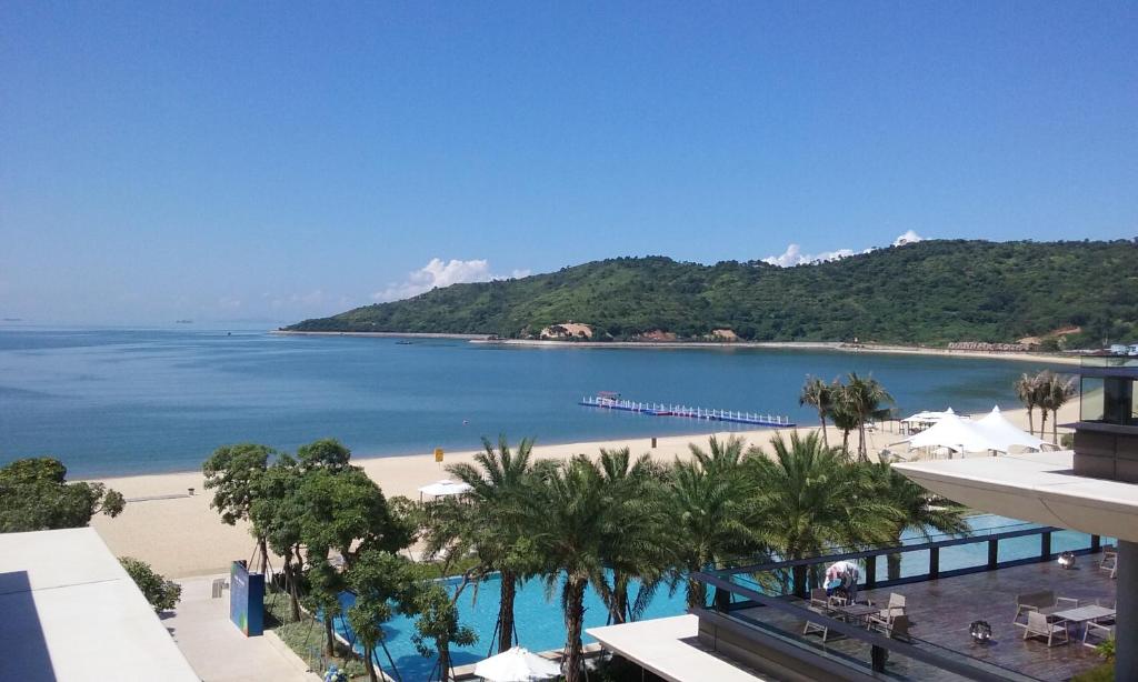 Θέα της πισίνας από το Xiaojing Bay Haige Hotel ή από εκεί κοντά