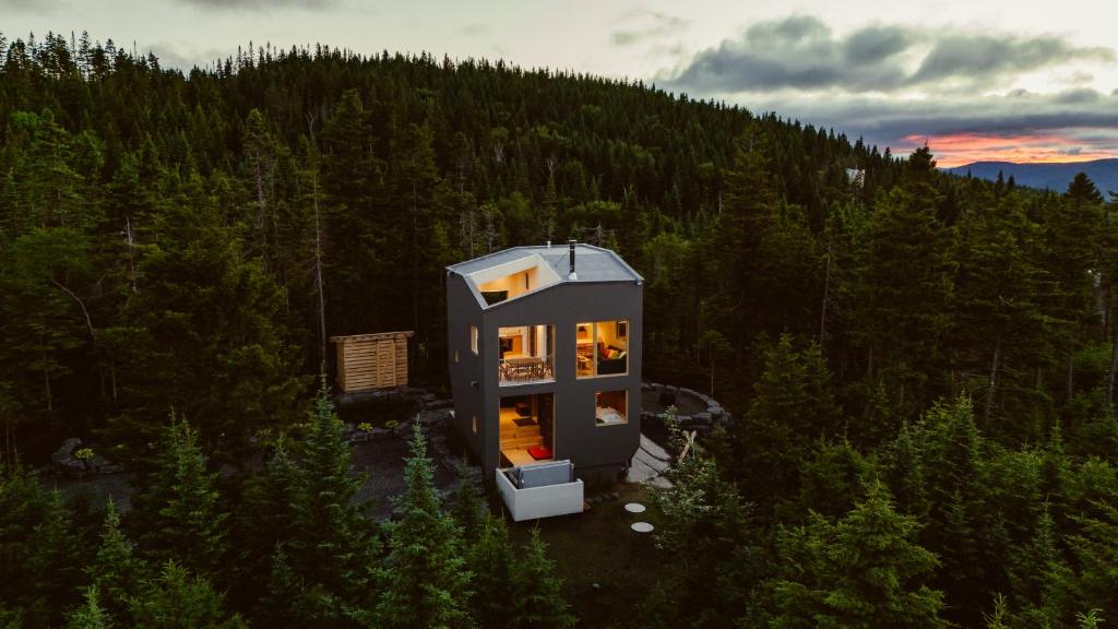 a small house in the middle of a forest at Chalet BLOK in Lac-Beauport