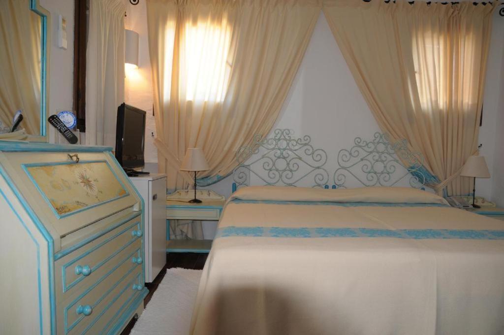 Postel nebo postele na pokoji v ubytování Hotel Capriccioli