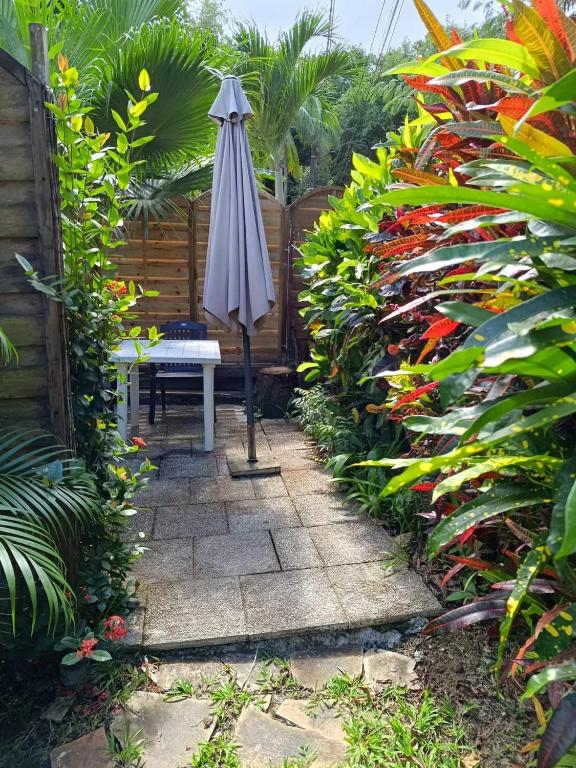 Zahrada ubytování Studio confortable à Schoelcher - 16 m² - Jardin privé