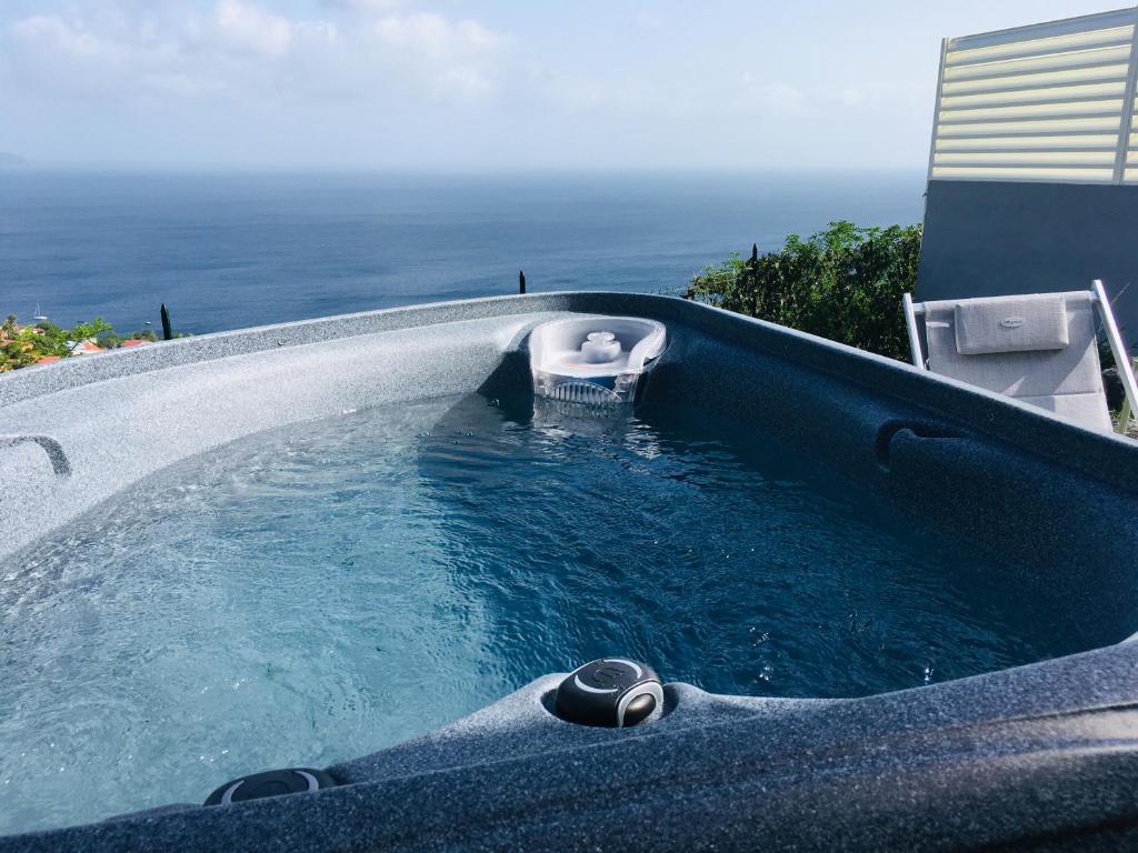 Bazén v ubytování Bungalow Palbéa supérieur avec SPA et vue mer nebo v jeho okolí