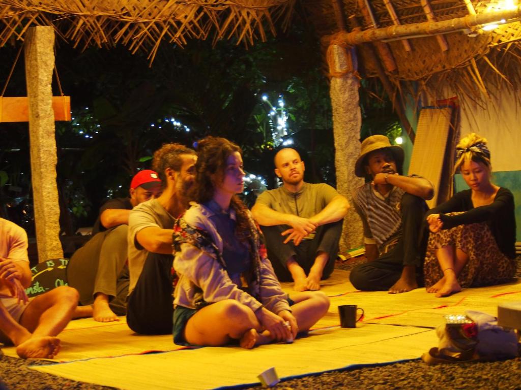 オーロヴィルにあるHostelExp, Auroville - A Rural Retreat Experienceの座人
