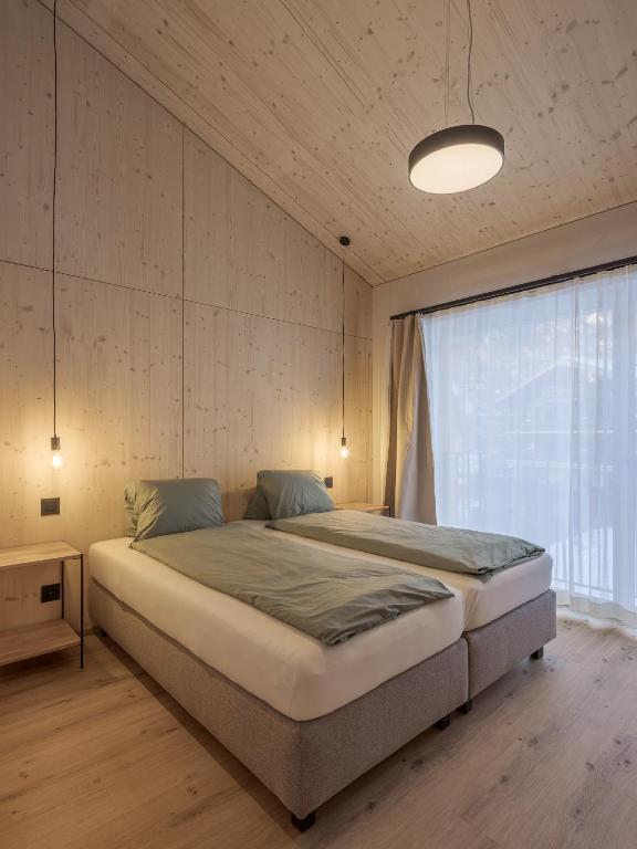 Postel nebo postele na pokoji v ubytování Rofel Zermatt