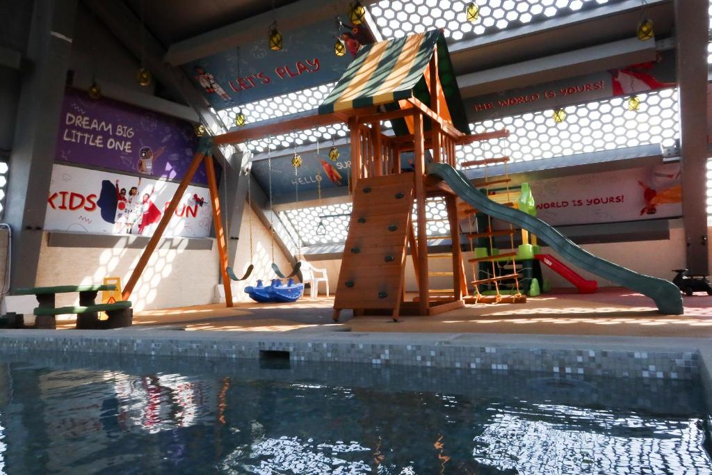 Steigenberger Residence Dohaの敷地内または近くにあるプール