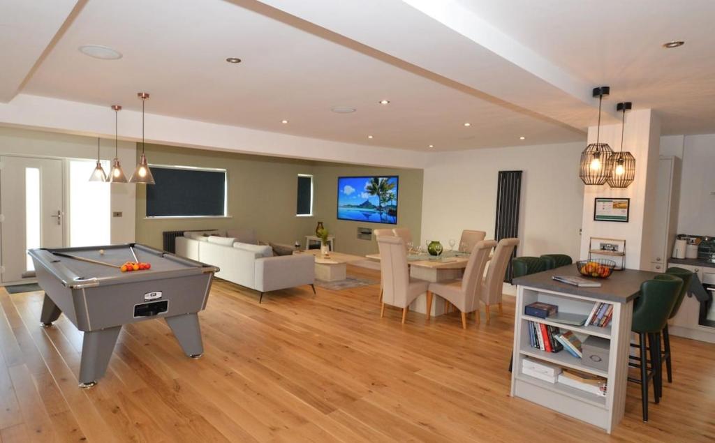 Et tv og/eller underholdning på Grove Lodge - A Somerset Retreat