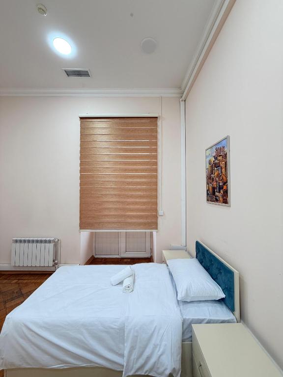 Postel nebo postele na pokoji v ubytování ALARA Inn HOSTEL & HOTEL