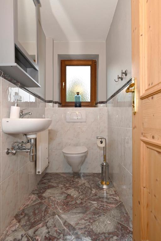 Kúpeľňa v ubytovaní Ferienhaus Chalet Kitzalp