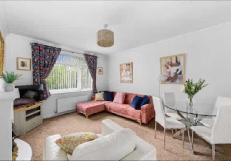 Grangeburn Residence - 2 bedroom home with parking - Three-Bedroom Apartment