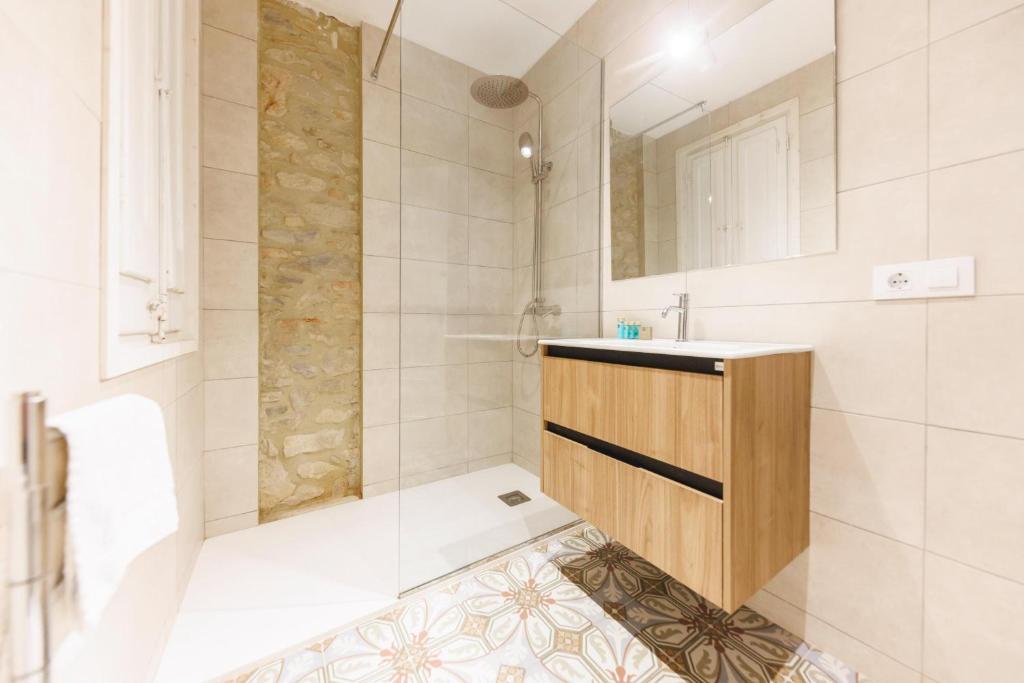 Koupelna v ubytování Bravissimo El Lleó, bright 4-bedroom apartment