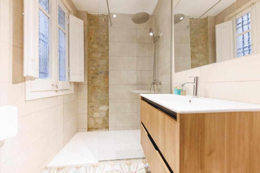 Koupelna v ubytování Bravissimo El Lleó, bright 4-bedroom apartment