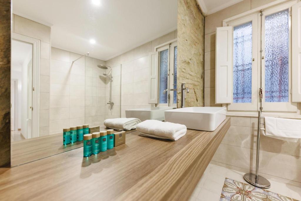 Koupelna v ubytování Bravissimo El Lleó, bright 4-bedroom apartment