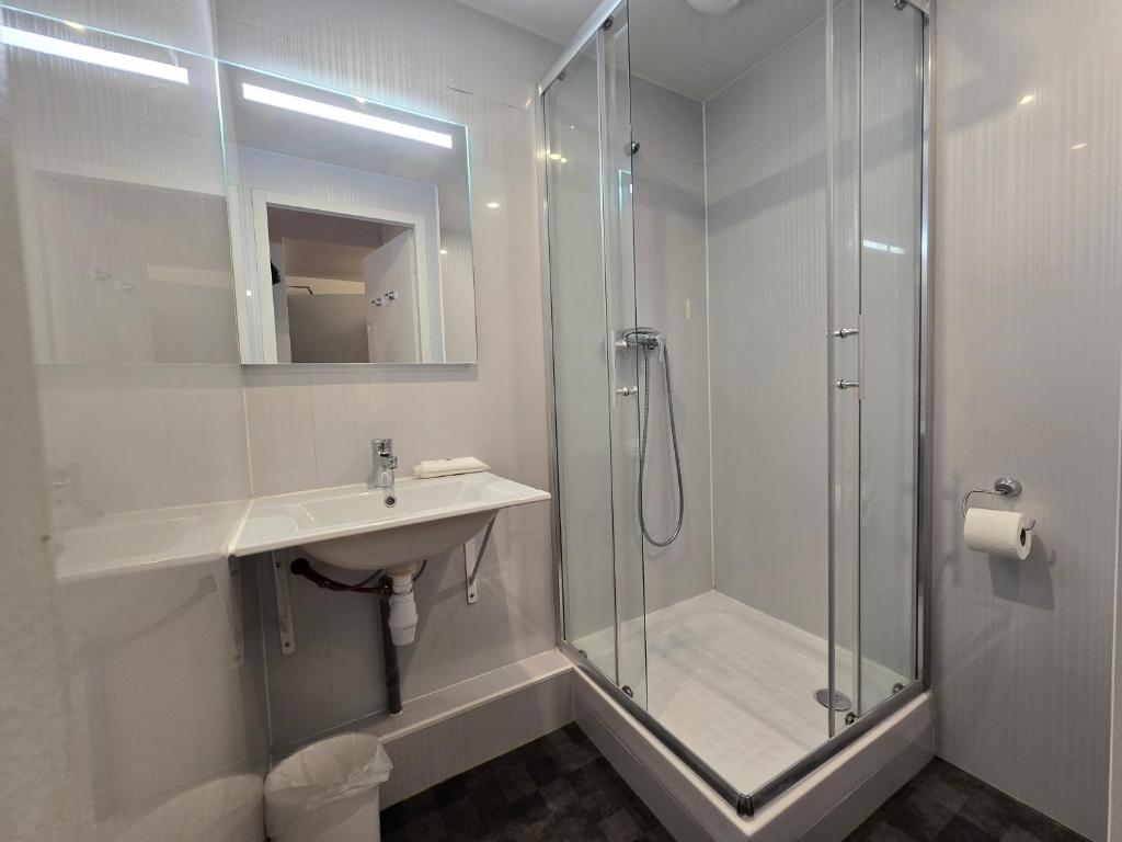 Premiere Classe Valence - Bourg Les Valence - 5 Single Beds