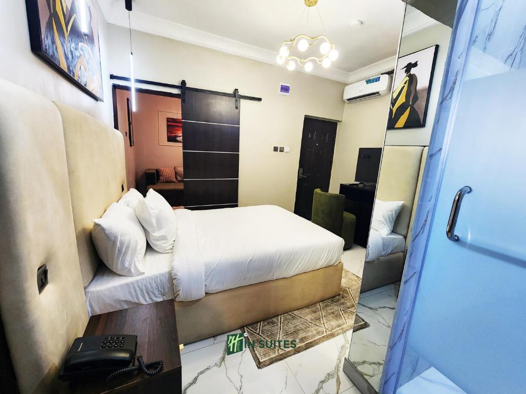 Postel nebo postele na pokoji v ubytování Ihsuites