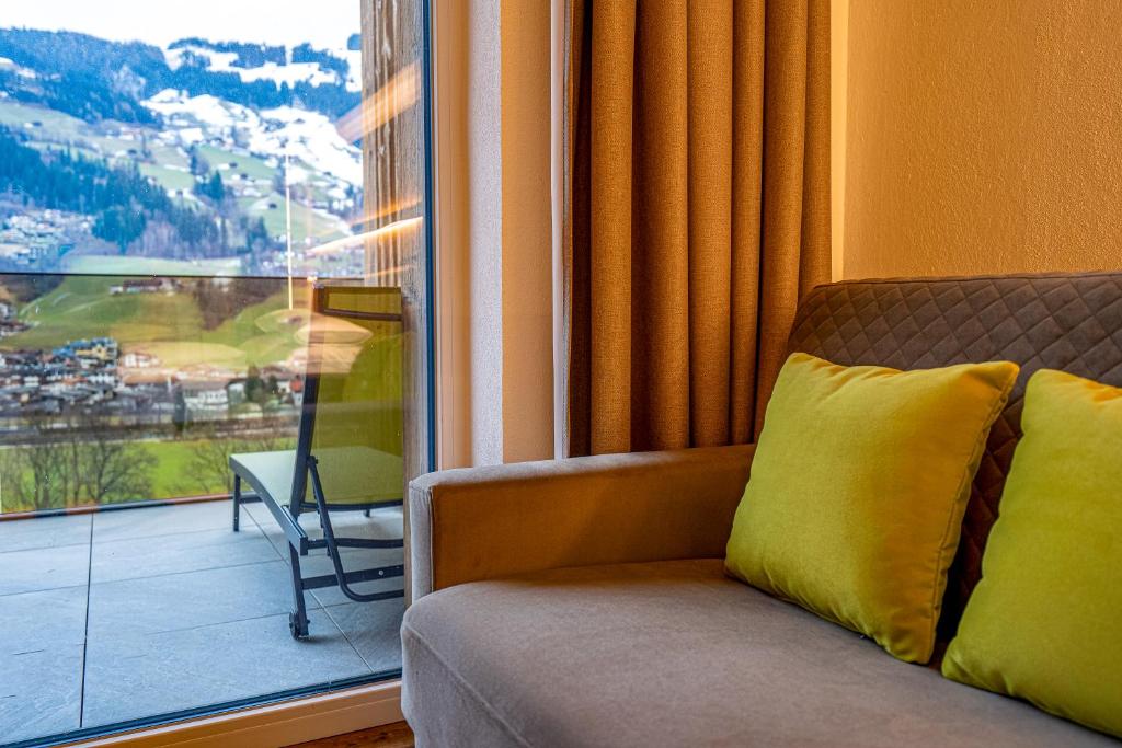 Nespecifikovaný výhled na hory nebo výhled na hory při pohledu z hotelu
