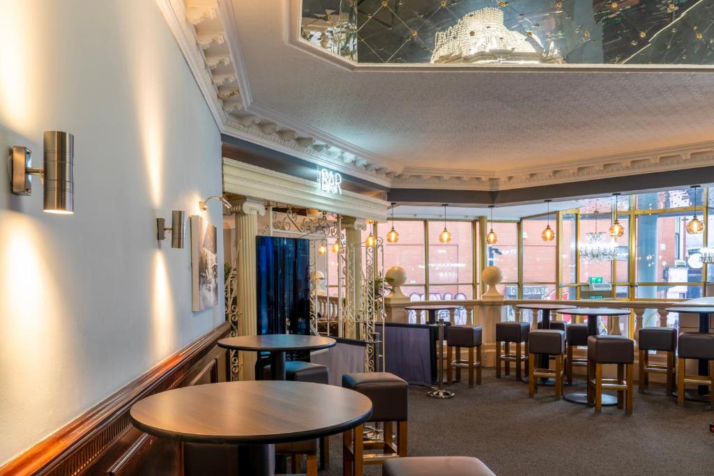 Restaurace v ubytování Sachas Hotel Manchester