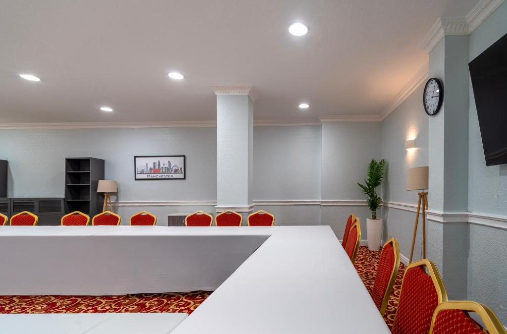 TV a/nebo společenská místnost v ubytování Sachas Hotel Manchester