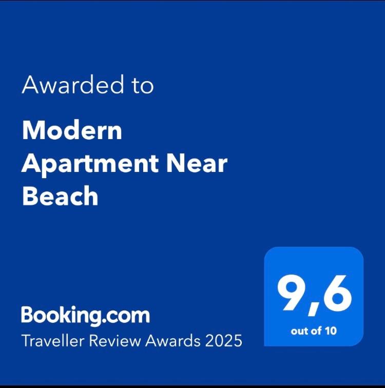 Certifikát, ocenenie alebo iný dokument vystavený v ubytovaní Modern Apartment Near Beach