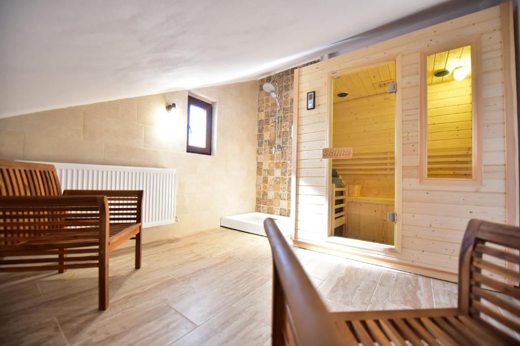 a room with two benches and a window at Regim Hotel Hanea jacuzzi in camera,piscina exterioara si sauna comuna in Sibiu