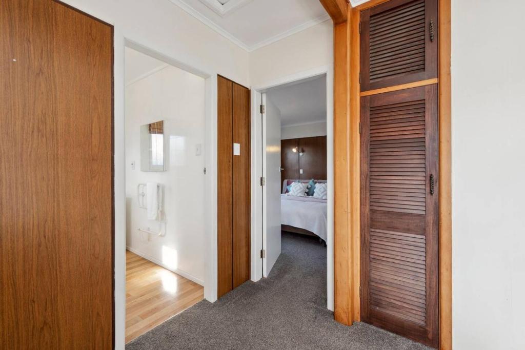 5 Huia street Holiday House - Resim 12