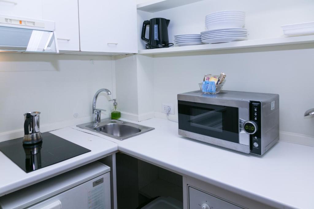 Kuchyňa alebo kuchynka v ubytovaní Rasella Suites 47