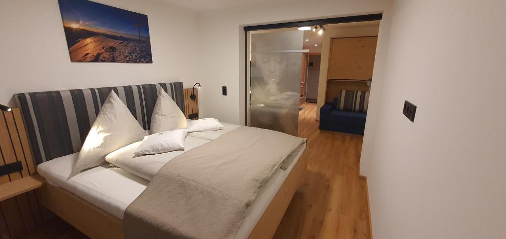 Posteľ alebo postele v izbe v ubytovaní Haller's Posthotel