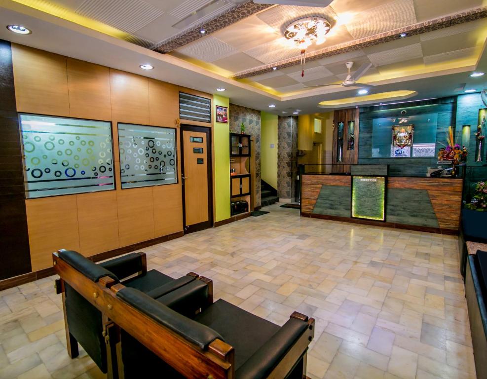 TV a/nebo společenská místnost v ubytování Hotel Akashdeep