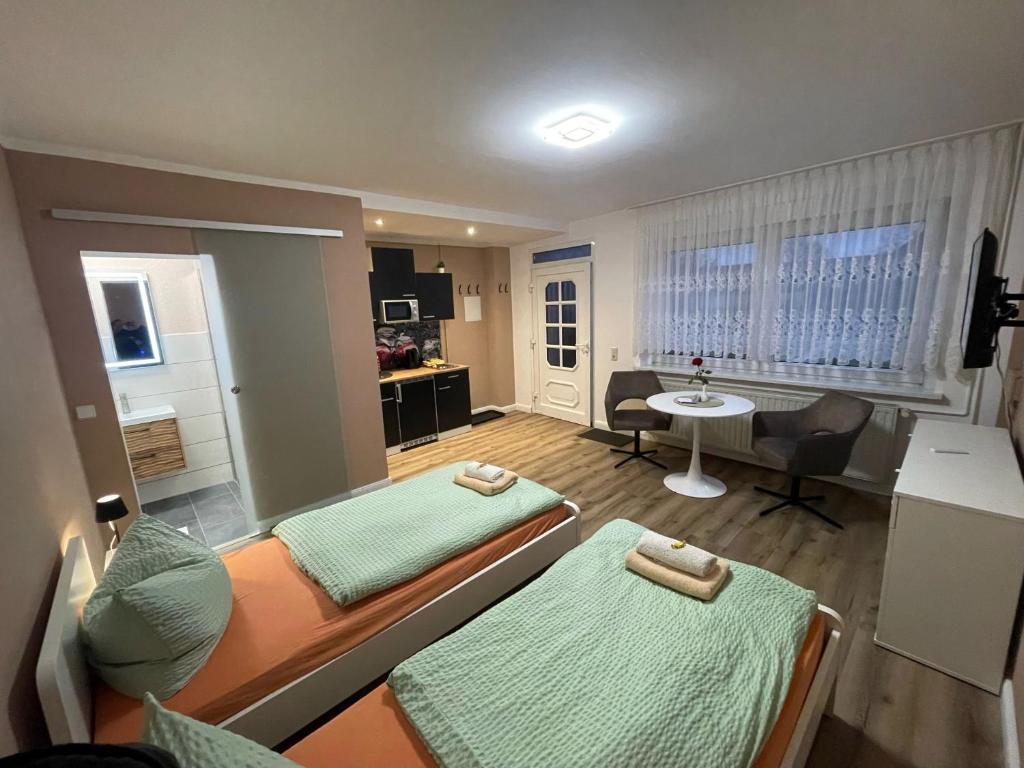 Top-moderne Ferienwohnung und Apartments auf früherem wunderschönen Bauernhof im Elbe-Elster-Kreis in Brandenburg bei Herzberg-Elster, Schönewalde, Holzdorf - Estudio