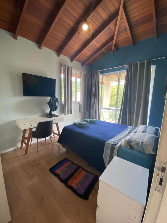 Postel nebo postele na pokoji v ubytování Quartos confortáveis com vista