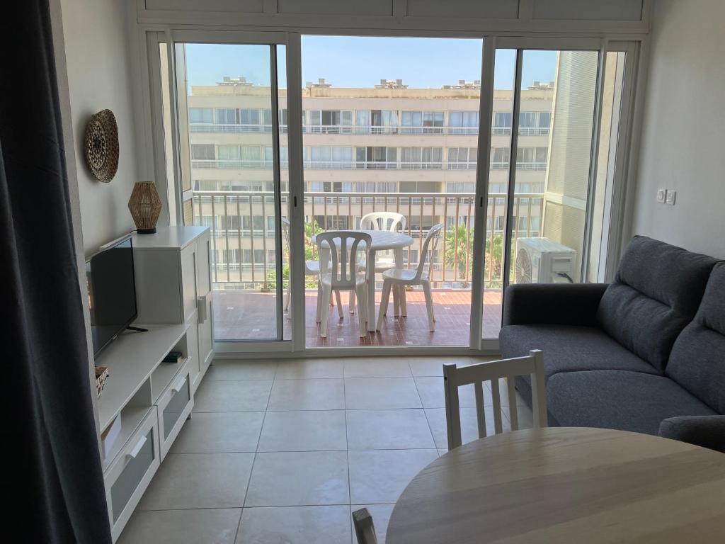 Photo de la galerie de l'établissement Charmant T2 proche plage centre, terrasse vue mer, climatisé 4CARA63, à Canet