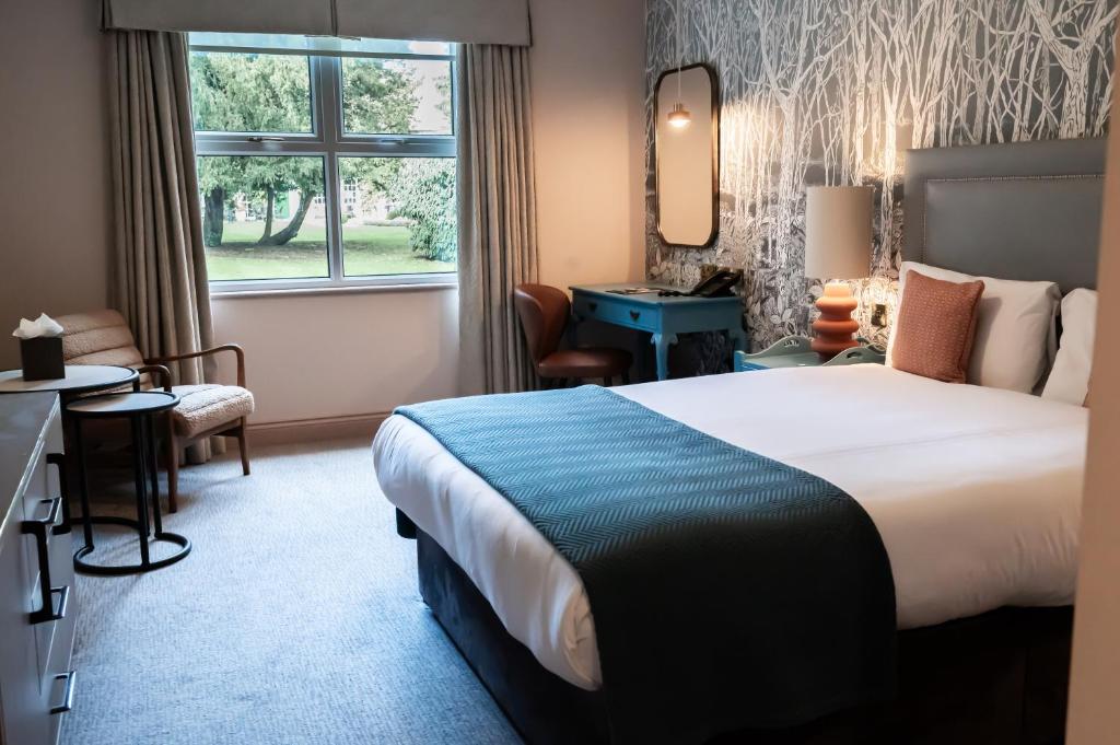 Bush Hotel Farnham - 