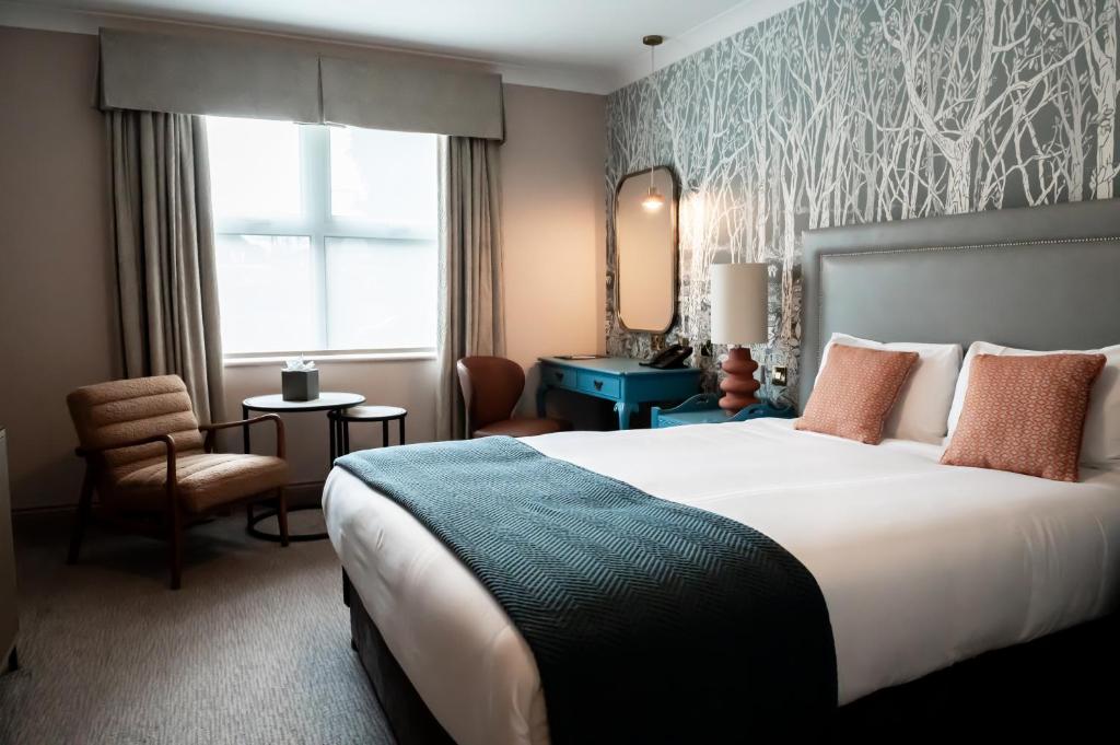 Bush Hotel Farnham - 