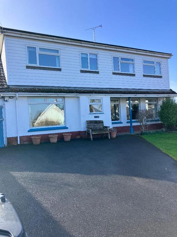 Entire house near beaches, footpaths, dog friendly - Housity